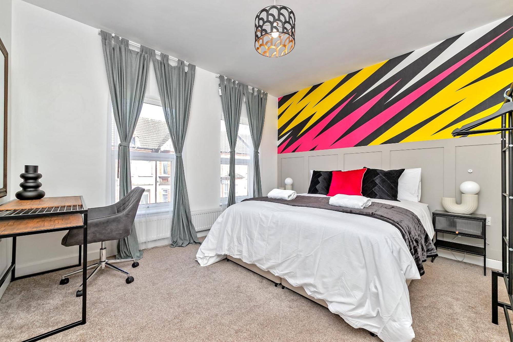 Exclusive Town Centre Home, Free Parking, Walk To Train Station, Near Airport, Luxury Stay, Garden, Pop Art Decor Luton  Exteriér fotografie
